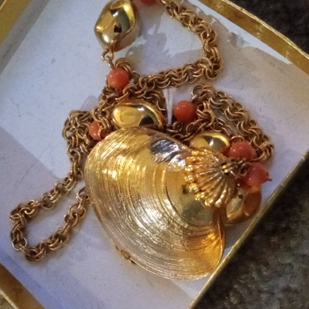 Gold tone seashell necklace